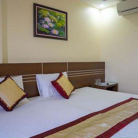 Phuong Trang Ha Long Hotel Exterior photo
